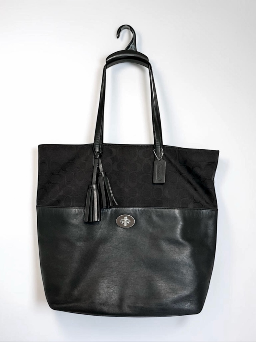 Coach Tote Signature Turn Lock Black Scarlet